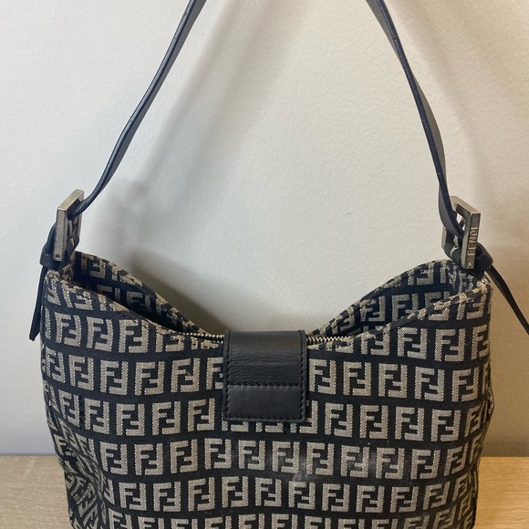 FENDI MONOGRAM BAGUETTE CLOTH HANDBAG 💯Authentic! - Picture 3 of 8